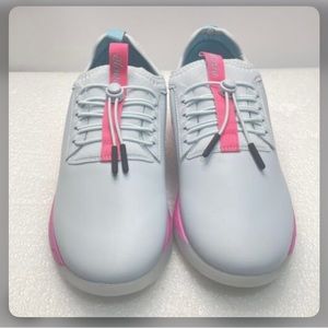 Cloves Nursing Shoes